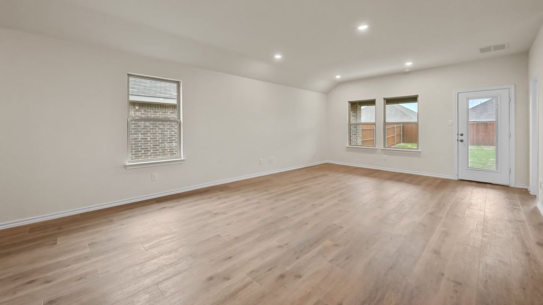 Spacious, unfurnished interior of a new home in Forestbrook Estates, Paris (Image 5).