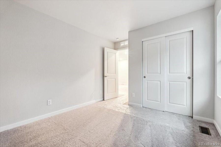 Spacious, unfurnished interior of a new home in Legato, Commerce City (Image 23).