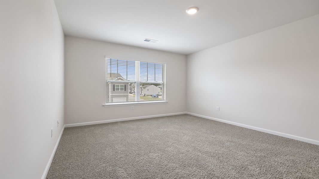 Spacious, unfurnished interior of a new home in Tanglewood Townes, Greenville (Image 27).