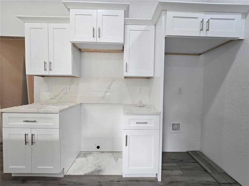 Furnished interior view inside a new home in , Ocklawaha (Image 12).