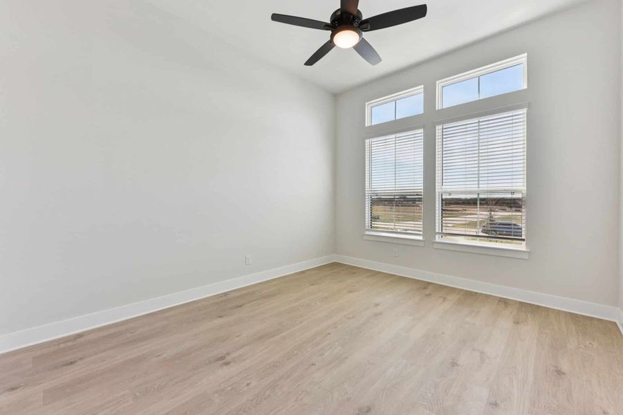 Spacious, unfurnished interior of a new home in Feathergrass, Florence (Image 76).