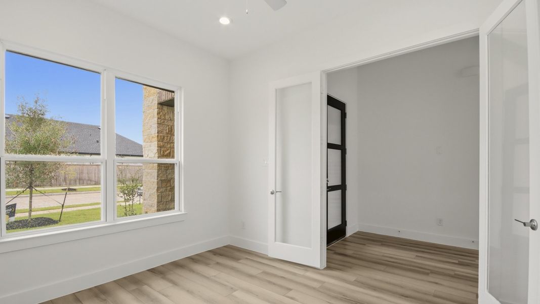 Spacious, unfurnished interior of a new home in Hills of Westlake, Conroe (Image 13).