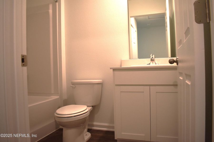 Furnished interior view inside a new home in Old Kings Trail, Jacksonville (Image 11).