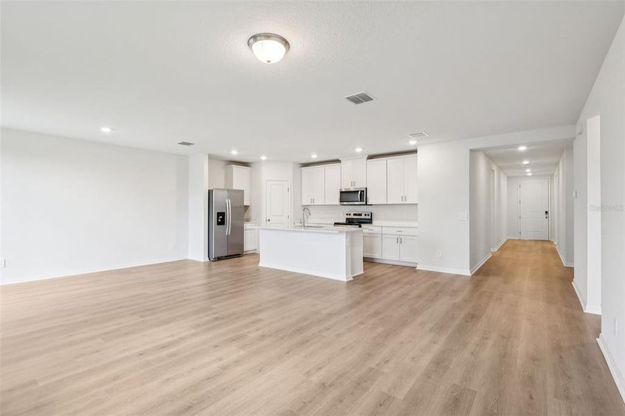 Spacious, unfurnished interior of a new home in Crosswinds - Signature Series, Haines City (Image 29).