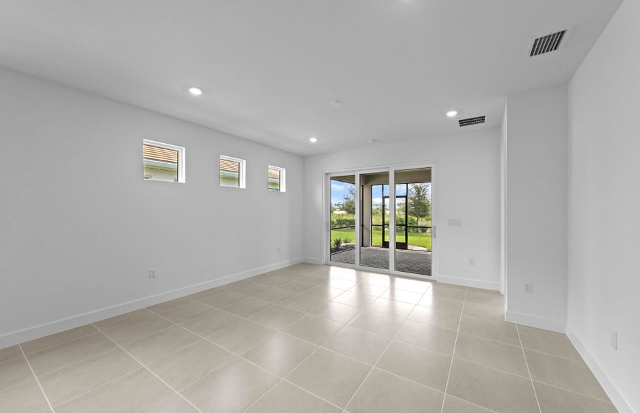 Spacious, unfurnished interior of a new home in TerraWalk at Babcock Ranch, Alva (Image 17).