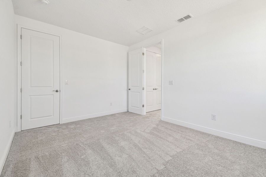 Representative unfurnished interior of a home built from the 50 ' - Saratoga by William Ryan Homes in Tamarack at Two Rivers, Zephyrhills (Image 26).