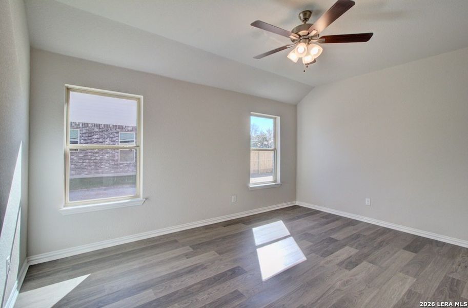 Spacious, unfurnished interior of a new home in Sunflower Ridge, New Braunfels (Image 15).