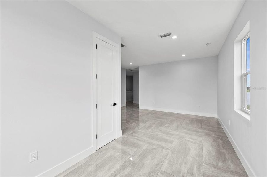 Spacious, unfurnished interior of a new home in , Palmetto (Image 49).