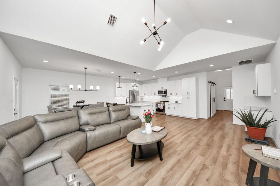 Furnished interior view inside a new home in Spring Branch Crossing, Conroe (Image 31). Furnished interior view inside a new home in Spring Branch Crossing, Conroe (Image 31).