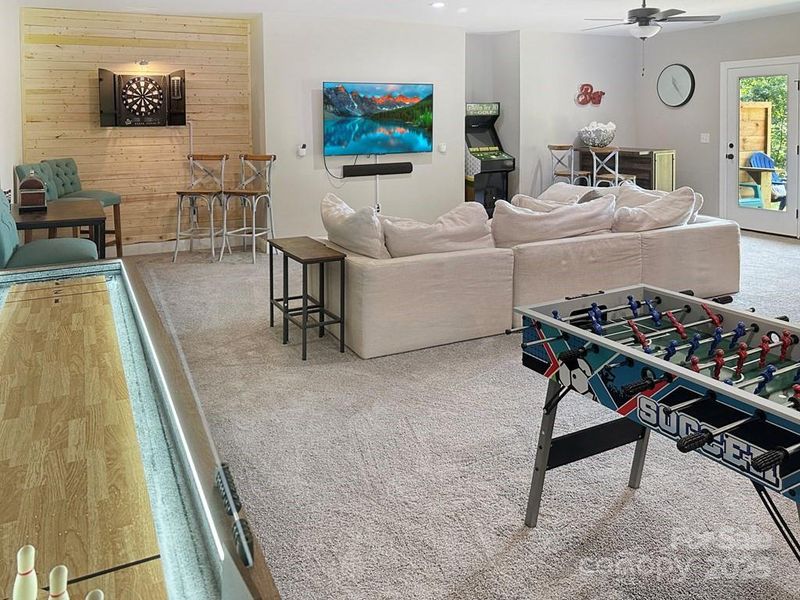 Community amenities in , Bryson City (Image 37).