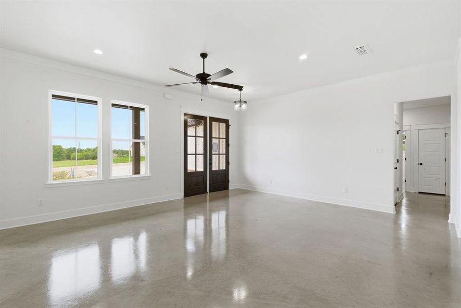Spacious, unfurnished interior of a new home in , Weatherford (Image 15).