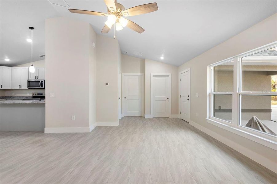 Spacious, unfurnished interior of a new home in , Deland (Image 17).