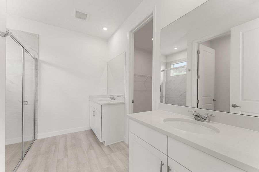 US_SEF_BRIAR_LOT 42_Owners Bath