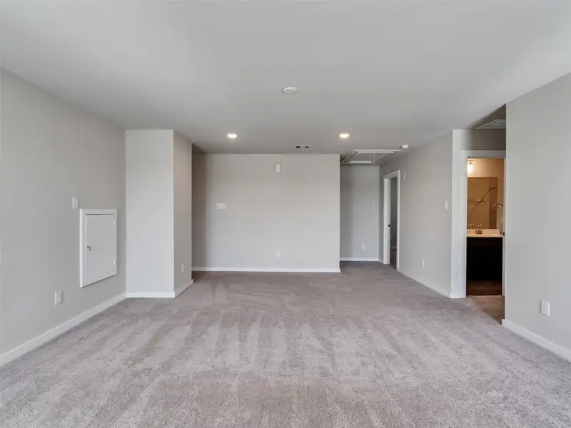 Spacious, unfurnished interior of a new home in , La Marque (Image 33).