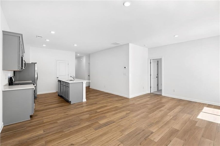 Spacious, unfurnished interior of a new home in Crossvine Village, LaGrange (Image 12).