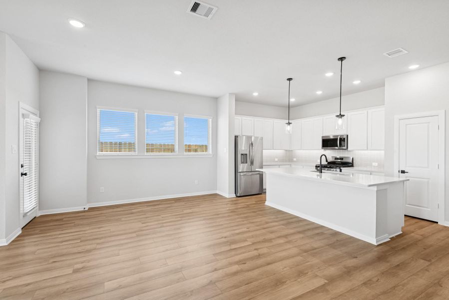 Spacious, unfurnished interior of a new home in Jordan Ranch 45' Homesites, Fulshear (Image 15). Spacious, unfurnished interior of a new home in Jordan Ranch 45' Homesites, Fulshear (Image 15).