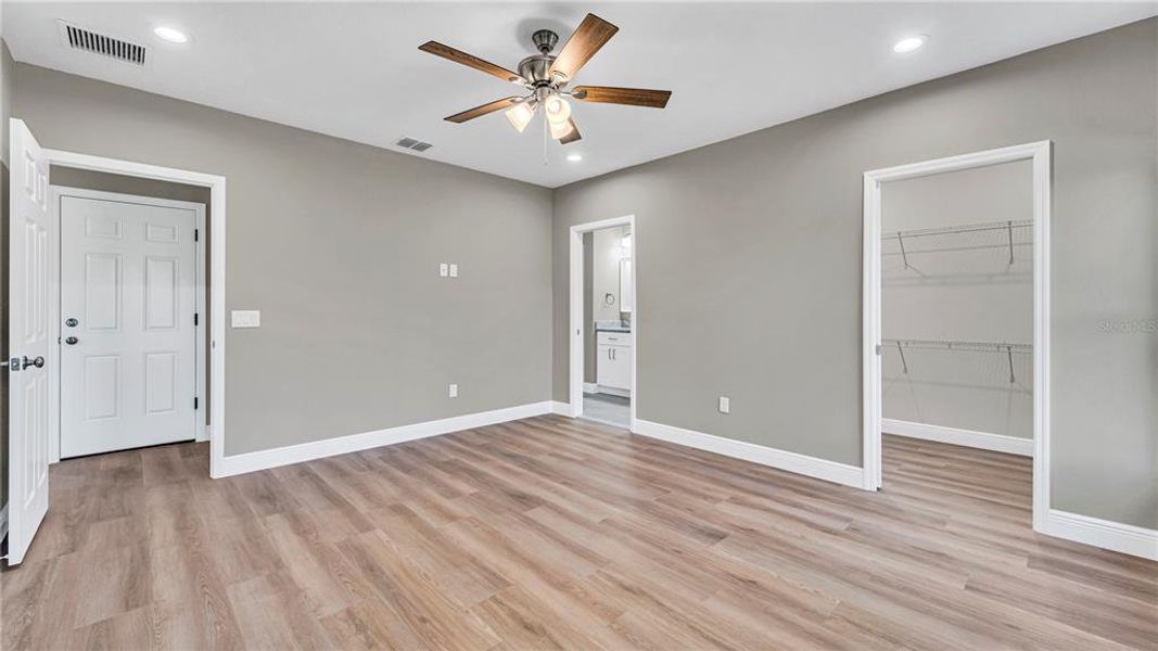 Spacious, unfurnished interior of a new home in , Deltona (Image 10).