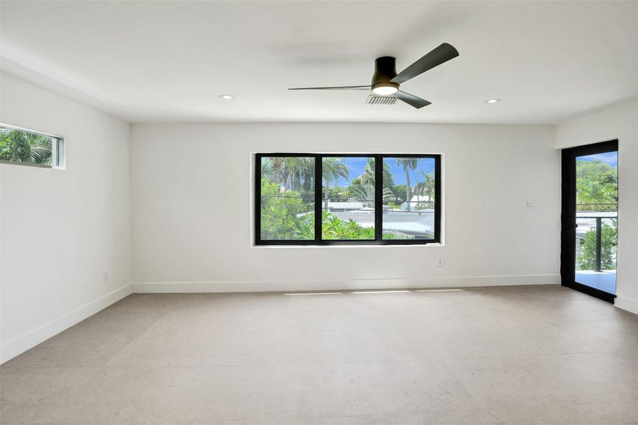 Spacious, unfurnished interior of a new home in , Lighthouse Point (Image 21).