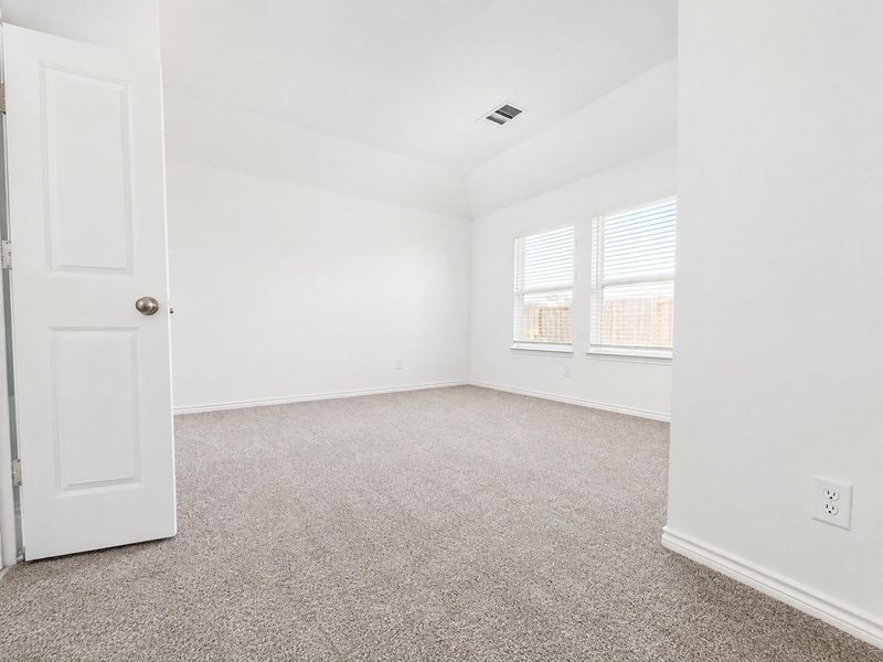Spacious, unfurnished interior of a new home in , Dayton (Image 8).