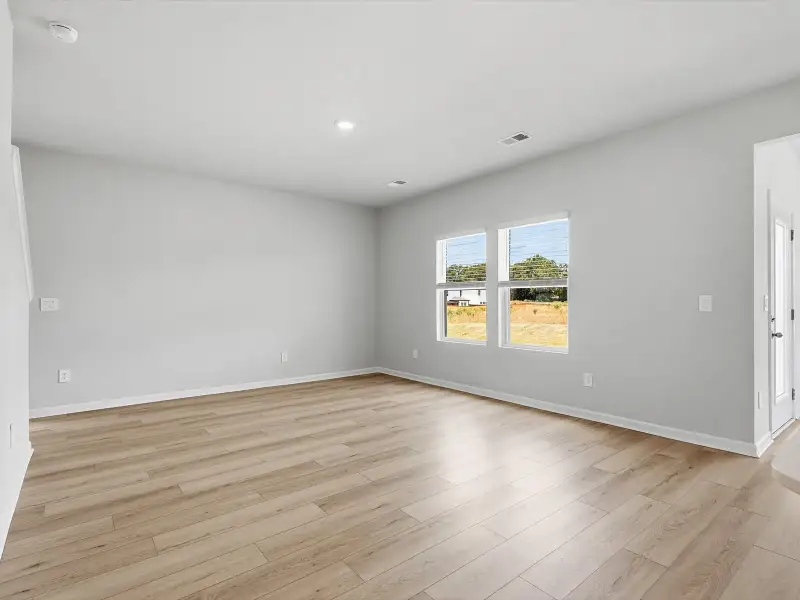 Spacious, unfurnished interior of a new home in Pleasant Brook, Greenville (Image 9).