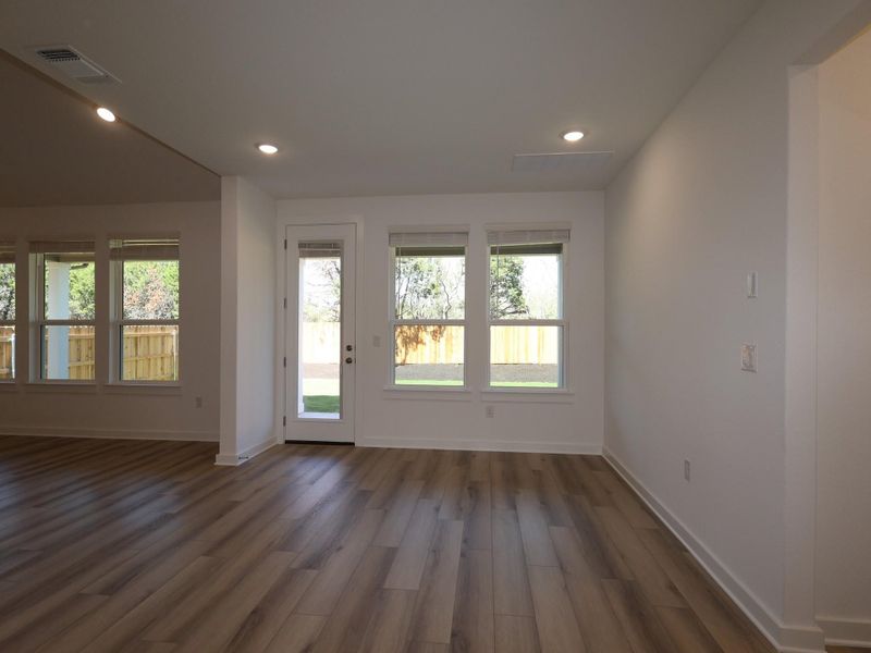 Spacious, unfurnished interior of a new home in Barksdale, Leander (Image 13).