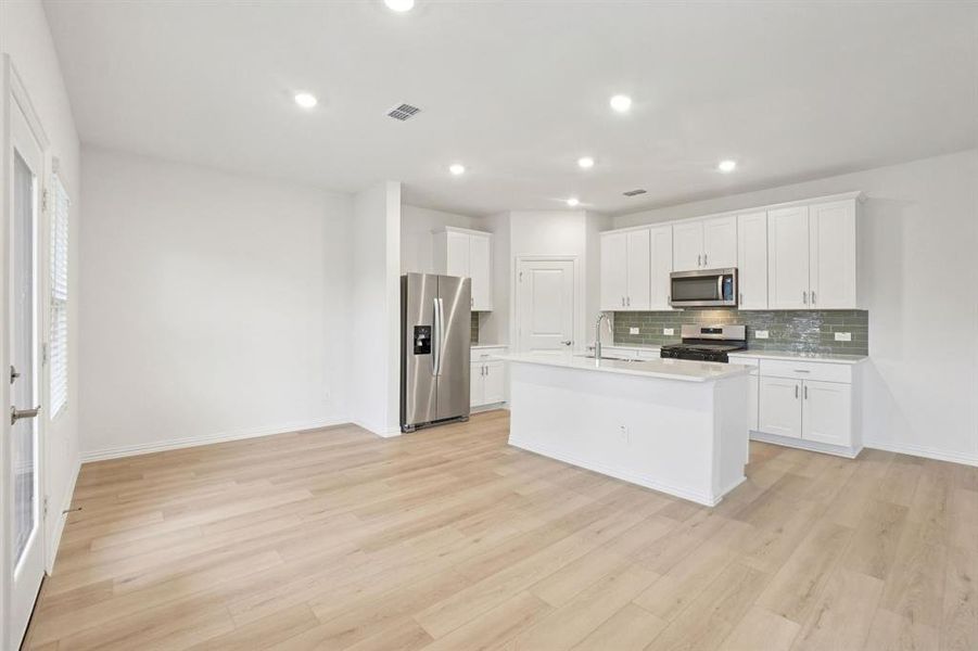 Photo is not of the actual home, but is an inspirational photo of builder’s model home and may depict options, furnishings, and/or decorator features that are not included. Photo is not of the actual home, but is an inspirational photo of builder’s model home and may depict options, furnishings, and/or decorator features that are not included.