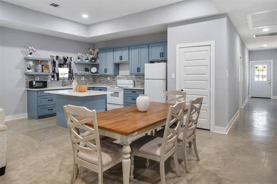 Furnished interior view inside a new home in , Malakoff (Image 7).