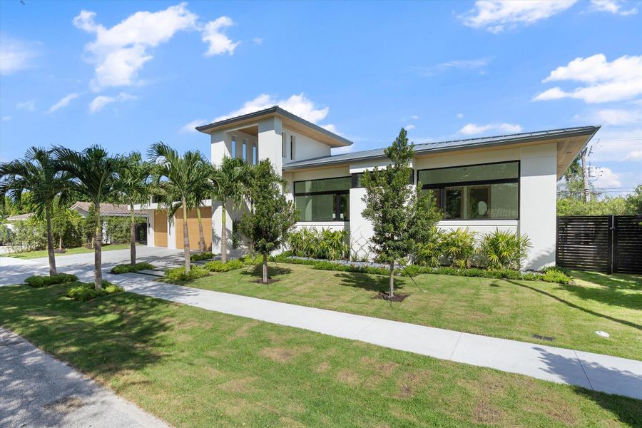Exterior details and patio area of a home in , Fort Lauderdale (Image 3). Exterior details and patio area of a home in , Fort Lauderdale (Image 3).