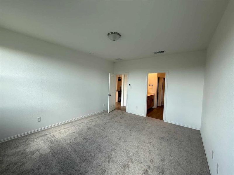 Spacious, unfurnished interior of a new home in Gateway Parks, Forney (Image 9).