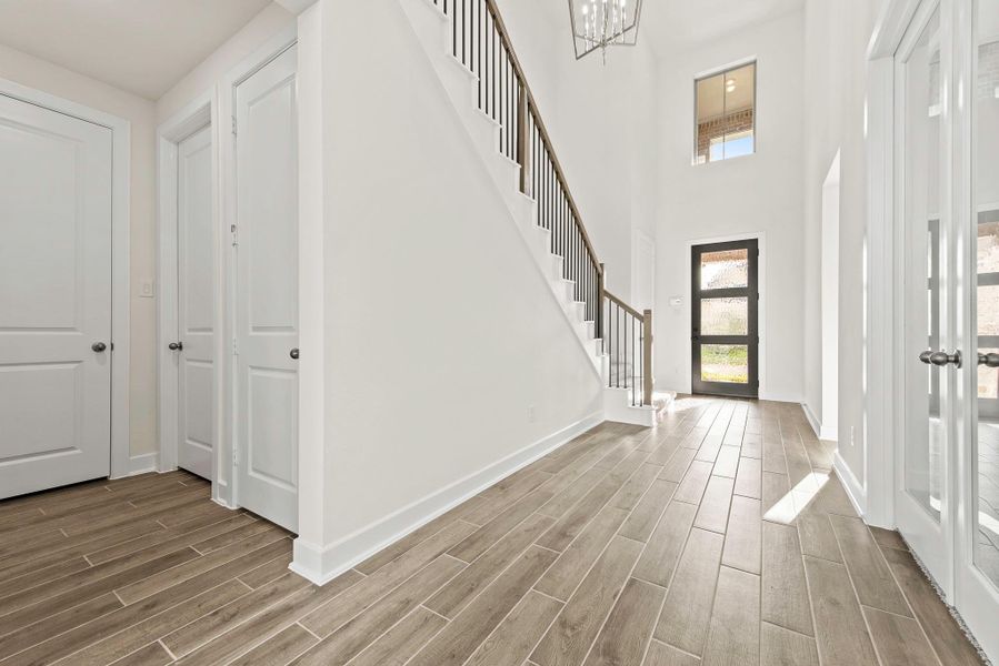 Spacious, unfurnished interior of a new home in Sunterra (Royal ISD), Katy (Image 12). Spacious, unfurnished interior of a new home in Sunterra (Royal ISD), Katy (Image 12).