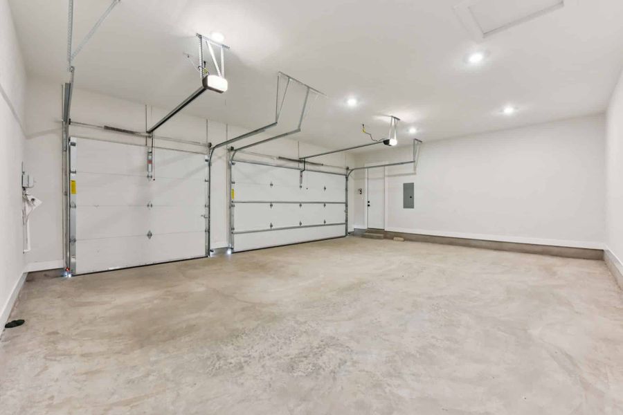 Spacious, unfurnished interior of a new home in Feathergrass, Florence (Image 77).