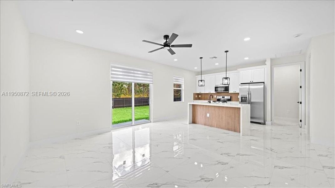 Spacious, unfurnished interior of a new home in , Lehigh Acres (Image 39).