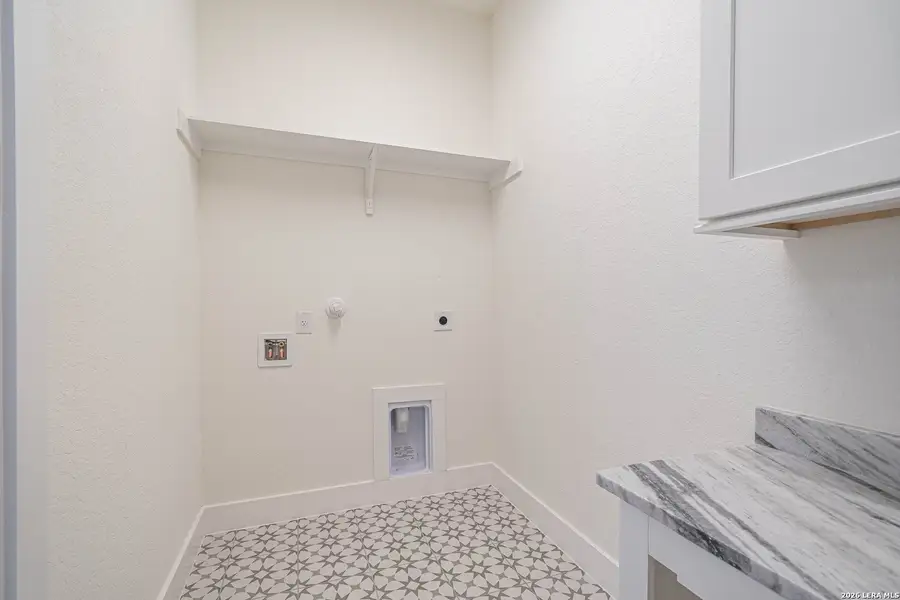 Spacious, unfurnished interior of a new home in , Kerrville (Image 23).