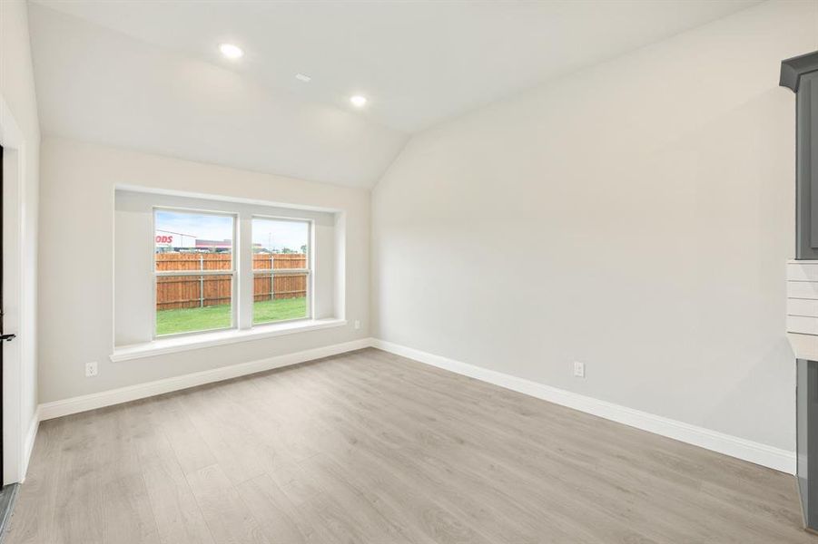 Spacious, unfurnished interior of a new home in Sunset Ridge, Alvarado (Image 19).