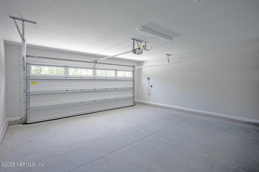 Spacious, unfurnished interior of a new home in , Jacksonville (Image 21).