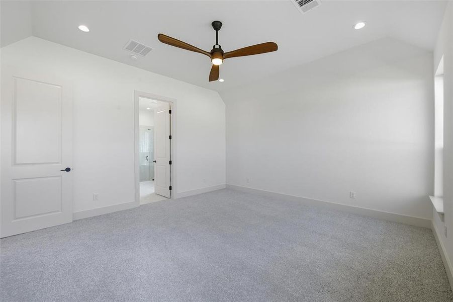 Spacious, unfurnished interior of a new home in Eagles Bluff, Willow Park (Image 31).