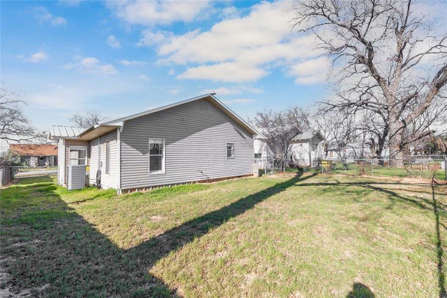 Exterior details and patio area of a home in , Brownwood (Image 19).