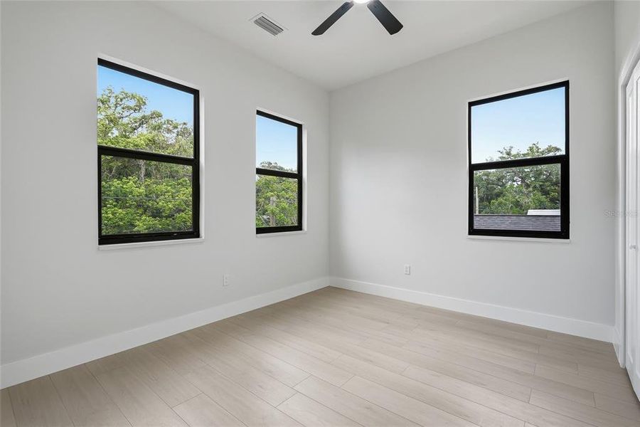 Spacious, unfurnished interior of a new home in , Tampa (Image 36).