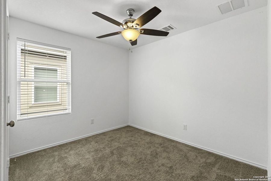 Spacious, unfurnished interior of a new home in Presa Point, San Antonio (Image 14).
