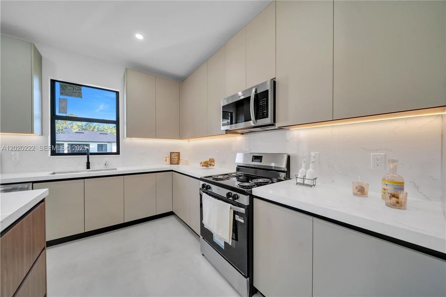 Furnished interior view inside a new home in , Lehigh Acres (Image 7).
