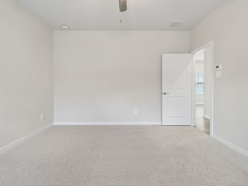 Spacious, unfurnished interior of a new home in Cibolo Hills West - Spring Series, Fort Worth (Image 19).