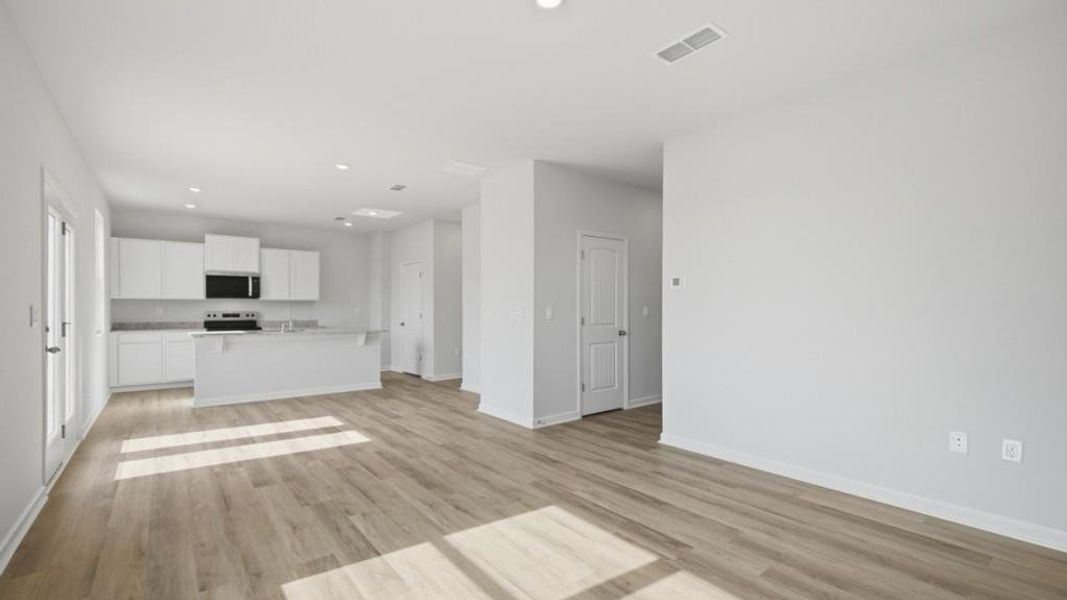 Spacious, unfurnished interior of a new home in Northberry, Rome (Image 16).