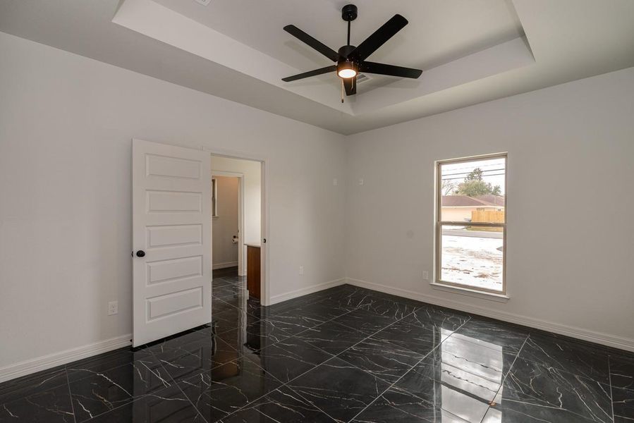 Spacious, unfurnished interior of a new home in , Beaumont (Image 33).