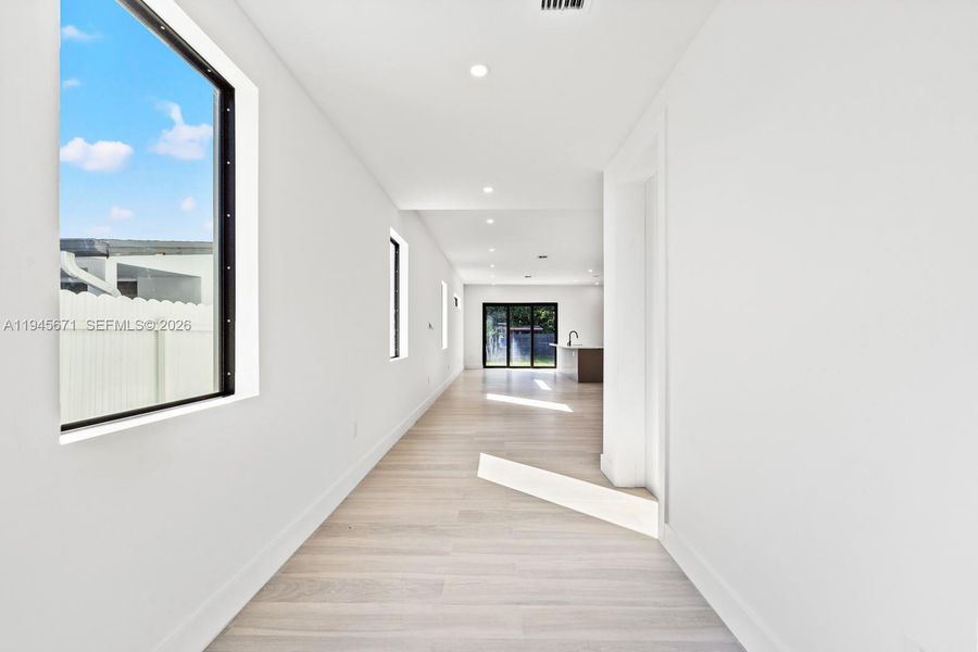 Spacious, unfurnished interior of a new home in , Miami (Image 23).