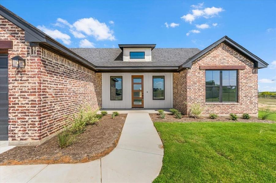 Exterior details and patio area of a home in , Cresson (Image 2).