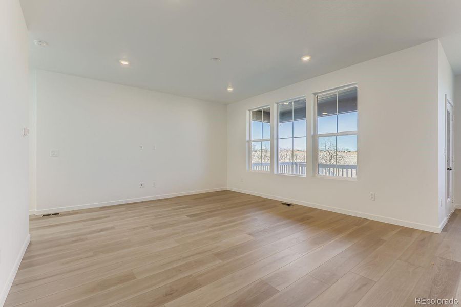 Spacious, unfurnished interior of a new home in Parterre, Thornton (Image 8).