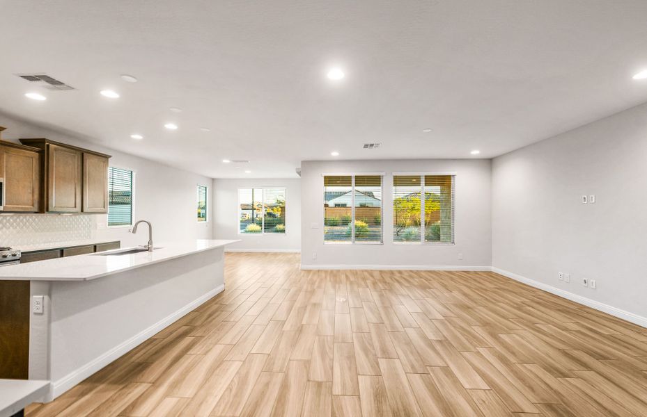 Spacious, unfurnished interior of a new home in Sun City Festival, Buckeye (Image 20).