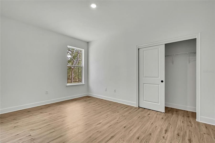 Spacious, unfurnished interior of a new home in , Weeki Wachee (Image 29).
