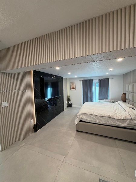 Furnished interior view inside a new home in , Fort Lauderdale (Image 8).