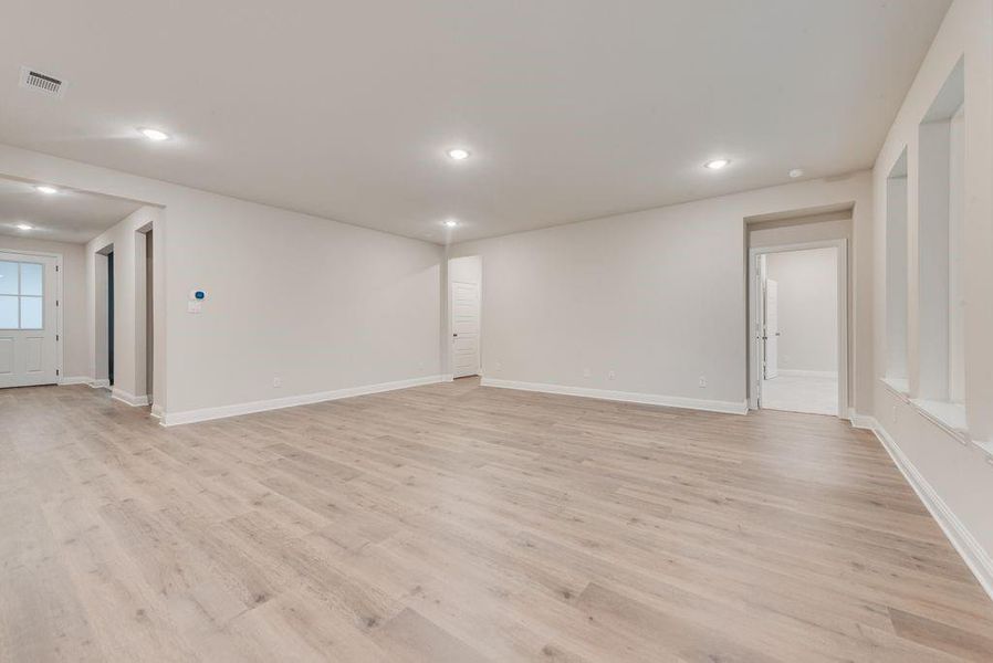 Spacious, unfurnished interior of a new home in Creekside of Crowley, Crowley (Image 17).